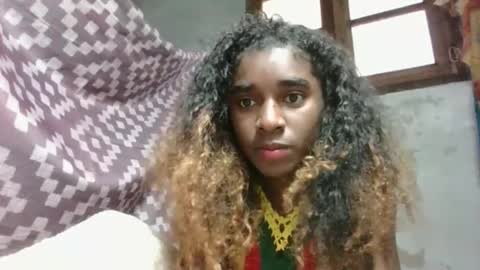 Snapshot of yolandrina05 chatting on 09-14-25, 01:32 yolandrina05 online show from 09-14-25, 01:32