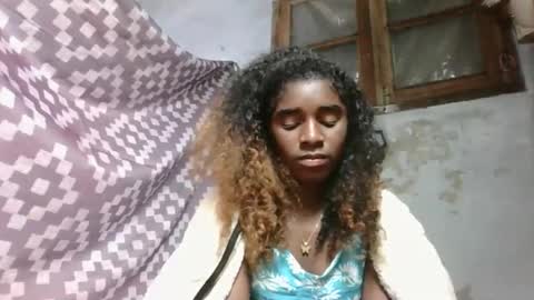 Snapshot of yolandrina05 chatting on 09-15-25, 01:38 yolandrina05 online show from 09-15-25, 01:38