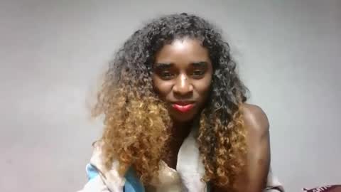 Snapshot of yolandrina05 chatting on 09-19-25, 06:30 yolandrina05 online show from 09-19-25, 06:30