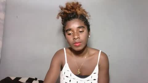 yolandrina05 online show from 09-23-25, 07:44