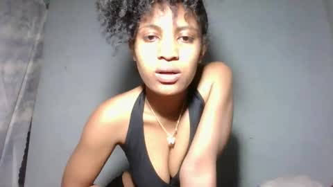 yolandrina05 online show from 09-28-25, 09:31