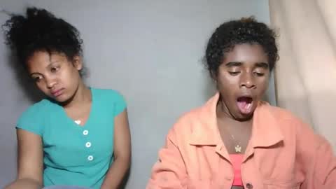 yolandrina05 online show from 10-08-25, 11:24