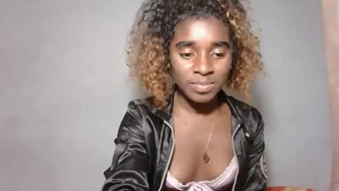 yolandrina05 online show from 10-13-25, 01:00