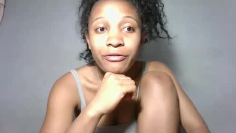 yolandrina05 online show from 10-15-25, 08:31