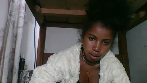 yolandrina05 online show from 02-04-26, 11:09