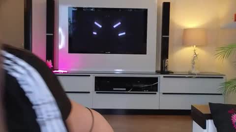 Snapshot of yononeey chatting on 11-13-25, 09:41 Wilma online show from 11-13-25, 09:41