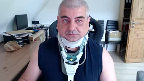 Snapshot of yoschi1976 chatting on 09-28-25, 09:25 yoschi1976 online show from 09-28-25, 09:25