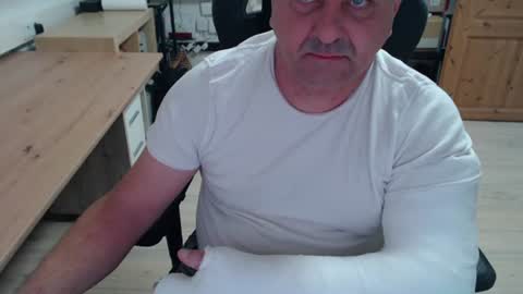 yoschi1976 online show from 10-26-25, 08:31