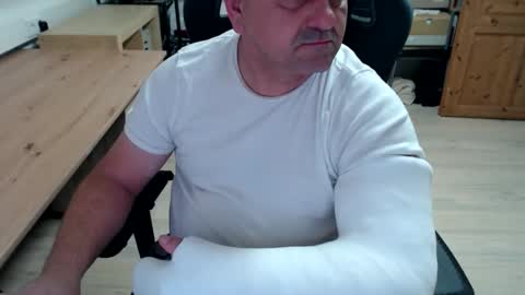 yoschi1976 online show from 10-31-25, 05:03