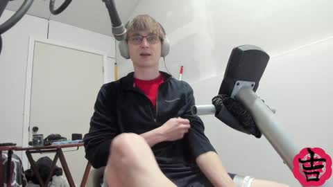 Snapshot of yoshe47 chatting on 12-04-24, 07:06 yosh online show from 12-04-24, 07:06