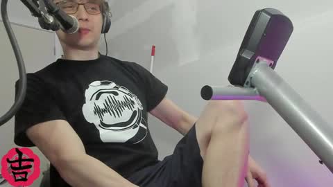 Snapshot of yoshe47 chatting on 01-12-25, 06:06 yosh online show from 01-12-25, 06:06