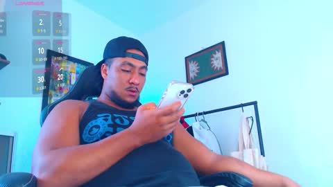 Snapshot of yosoy_enzo2020 chatting on 02-12-26, 02:01 Enzo online show from 02-12-26, 02:01