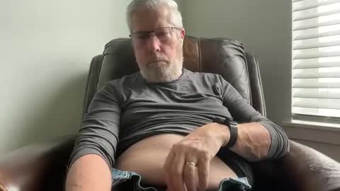 Snapshot of yougogirl_3 chatting on 12-29-24, 08:15 Colorado Guy Straight online show from 12-29-24, 08:15