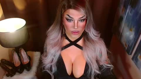 Snapshot of your1truequeen chatting on 03-01-26, 07:05 QUEEN MADISON online show from 03-01-26, 07:05