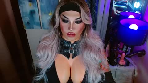 Snapshot of your1truequeen chatting on 03-27-26, 08:59 QUEEN MADISON online show from 03-27-26, 08:59