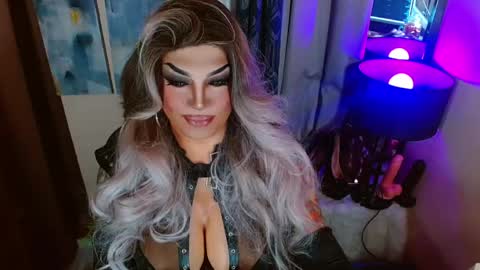 Snapshot of your1truequeen chatting on 05-11-26, 04:48 QUEEN MADISON online show from 05-11-26, 04:48