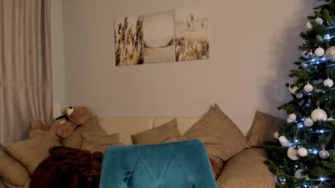 Snapshot of your__voice chatting on 02-10-25, 06:35 Camilla online show from 02-10-25, 06:35