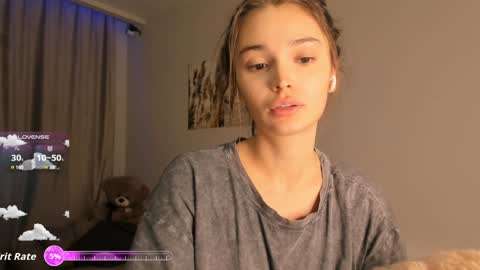 Snapshot of your__voice chatting on 10-16-25, 07:37 Camilla online show from 10-16-25, 07:37