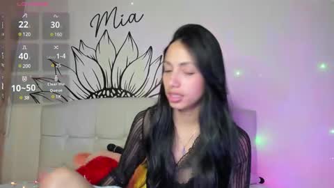 Snapshot of your_beck chatting on 02-10-25, 01:24 mia3 online show from 02-10-25, 01:24