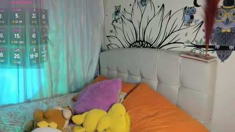 Snapshot of your_beck chatting on 10-13-25, 05:18 mia3 online show from 10-13-25, 05:18