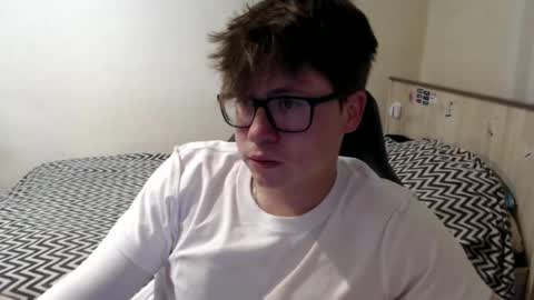 Max online show from 06-18-26, 01:17
