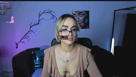 Snapshot of your_bunny12 chatting on 11-11-25, 09:42 your bunny12 online show from 11-11-25, 09:42