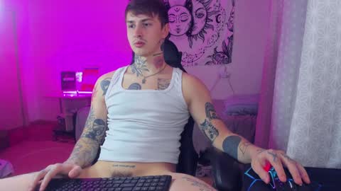 Hey my names Eric Would love to know each other better online show from 12-03-24, 04:17
