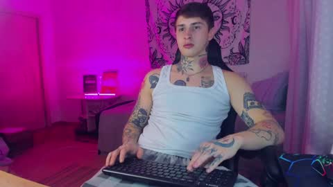 Hey my names Eric Would love to know each other better online show from 12-04-24, 02:31
