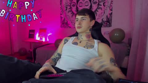 Hey my names Eric Would love to know each other better online show from 12-10-24, 02:05