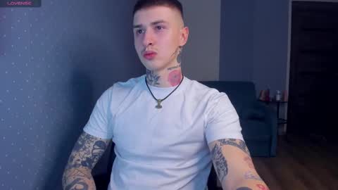 Hey my names Eric Would love to know each other better online show from 03-04-25, 05:45