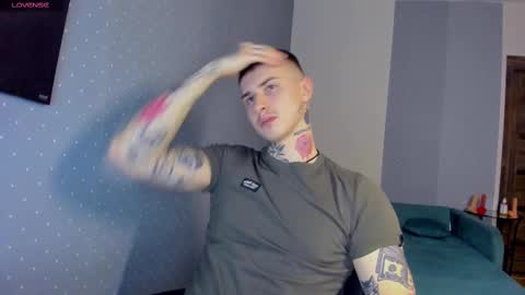 Hey my names Eric Would love to know each other better online show from 03-05-25, 08:32