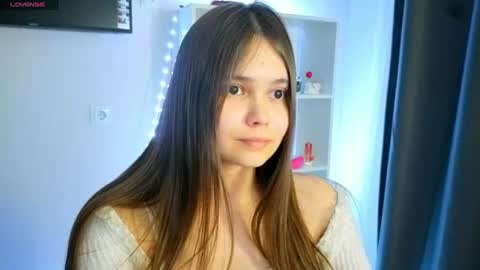 Julia Next stream  online show from 06-17-26, 06:31