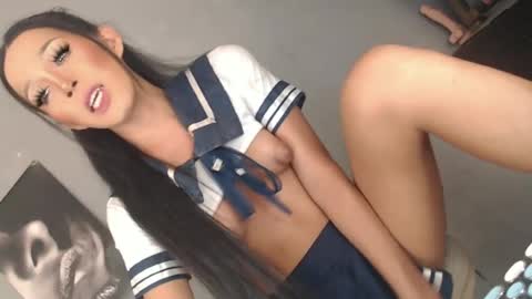 LARA online show from 06-18-26, 01:48
