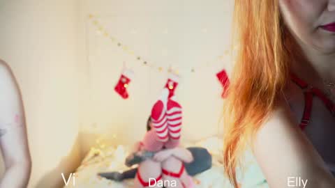 Snapshot of your_favoritegirls chatting on 12-15-24, 05:31 girls u wanna fuck online show from 12-15-24, 05:31