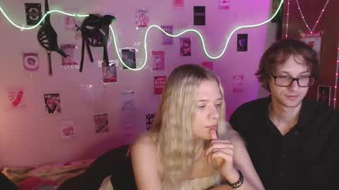 Snapshot of your_horny_friends chatting on 10-12-25, 04:39 Your Horny Friends online show from 10-12-25, 04:39