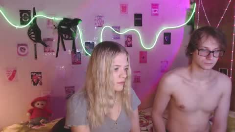 Snapshot of your_horny_friends chatting on 10-16-25, 12:06 Your Horny Friends online show from 10-16-25, 12:06