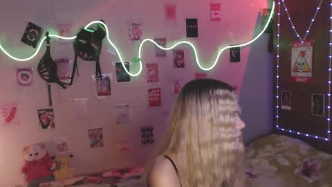 Snapshot of your_horny_friends chatting on 11-05-25, 10:26 Your Horny Friends online show from 11-05-25, 10:26