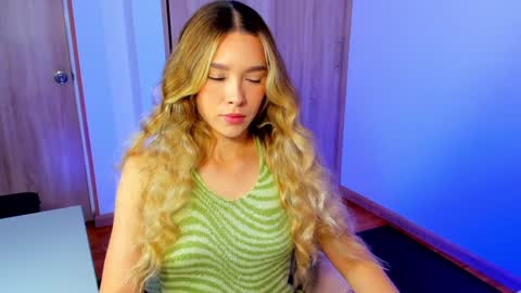 your_little_ online show from 12-04-24, 10:57
