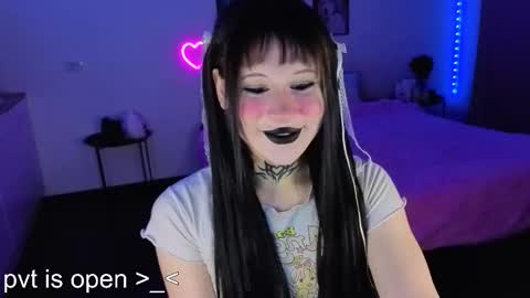 Snapshot of your_little_eva chatting on 09-10-25, 05:46 Eva online show from 09-10-25, 05:46