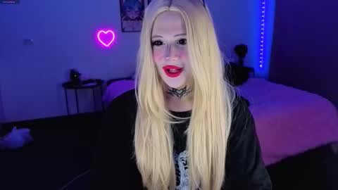 Snapshot of your_little_eva chatting on 10-02-25, 07:10 Eva online show from 10-02-25, 07:10