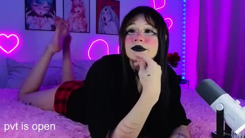 Snapshot of your_little_eva chatting on 10-30-25, 11:27 Eva online show from 10-30-25, 11:27