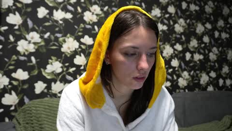 Snapshot of your_little_flexible_girl chatting on 02-08-25, 12:17 Meri online show from 02-08-25, 12:17