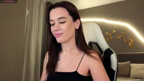 Jessica Loyd online show from 11-06-25, 02:45