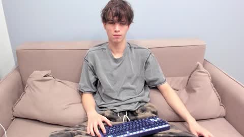 Snapshot of your_shy_guy chatting on 02-21-26, 09:27 your_shy_guy online show from 02-21-26, 09:27