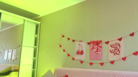 Snapshot of your_tender_doll chatting on 05-18-26, 11:49 Alice online show from 05-18-26, 11:49