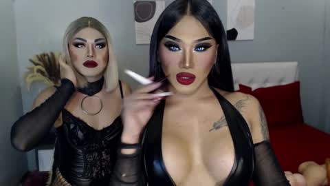 Snapshot of your_truly_goddess143 chatting on 10-15-25, 11:54 TRICXIEBELLE online show from 10-15-25, 11:54