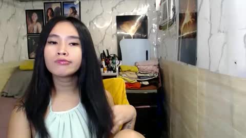 your_twinkletoes18 online show from 05-05-26, 06:05