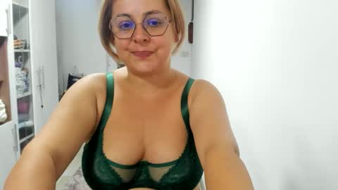 Snapshot of your_victoria chatting on 09-09-25, 11:04 Your Victoria online show from 09-09-25, 11:04