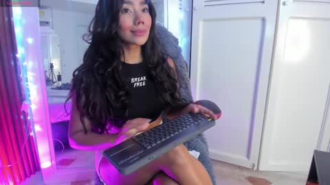 Selena online show from 12-20-24, 04:31