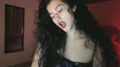 Snapshot of yourdreamgirl2025 chatting on 04-14-26, 12:05 yourdreamgirl2025 online show from 04-14-26, 12:05
